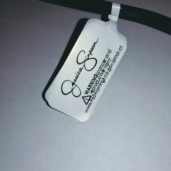 Jessica Simpson Sunglasses - Picture 3 of 3